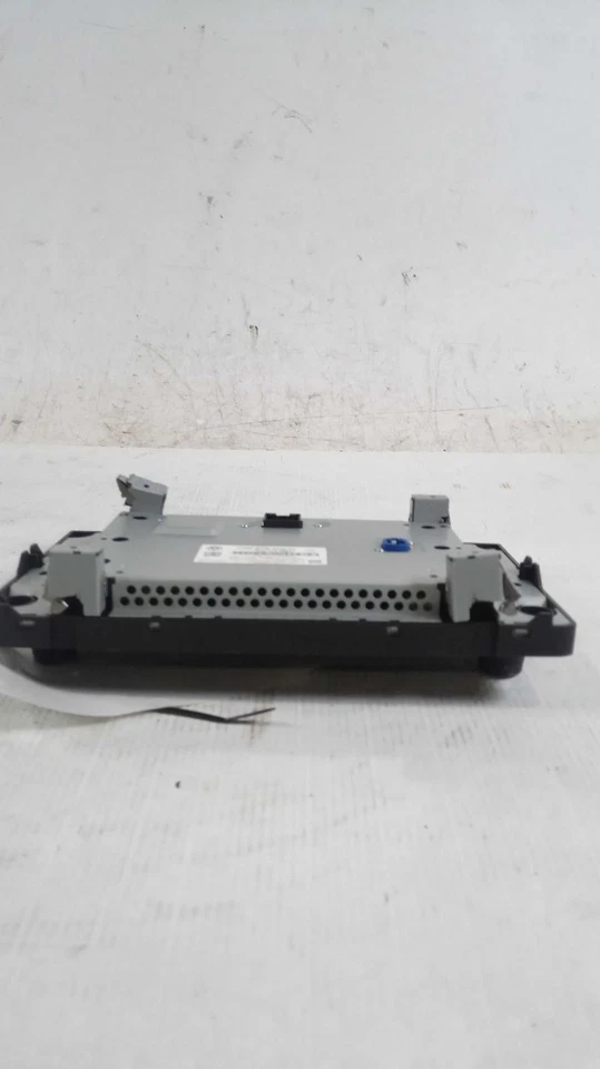 2016 Volkswagen Golf GTI Infotainment Display OEM Black 110K Miles NJ25-18464 - Image 2 of 4