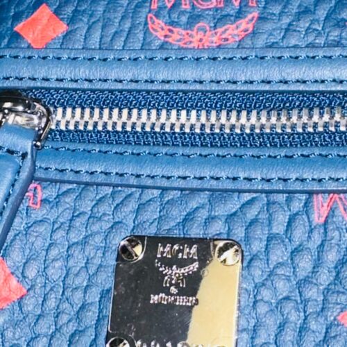 $ 495 MCM tiefblau Visetos rote Logo kleine Umhängetasche MXZ9AVI56VS001 - Bild 9 von 10