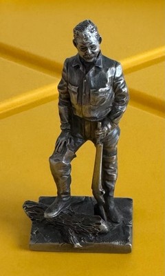 VINTAGE ERNEST HEMINGWAY PEWTER FIGURINE 1981 NHS AUTHOR NOBLE PRIZE LITERATURE
