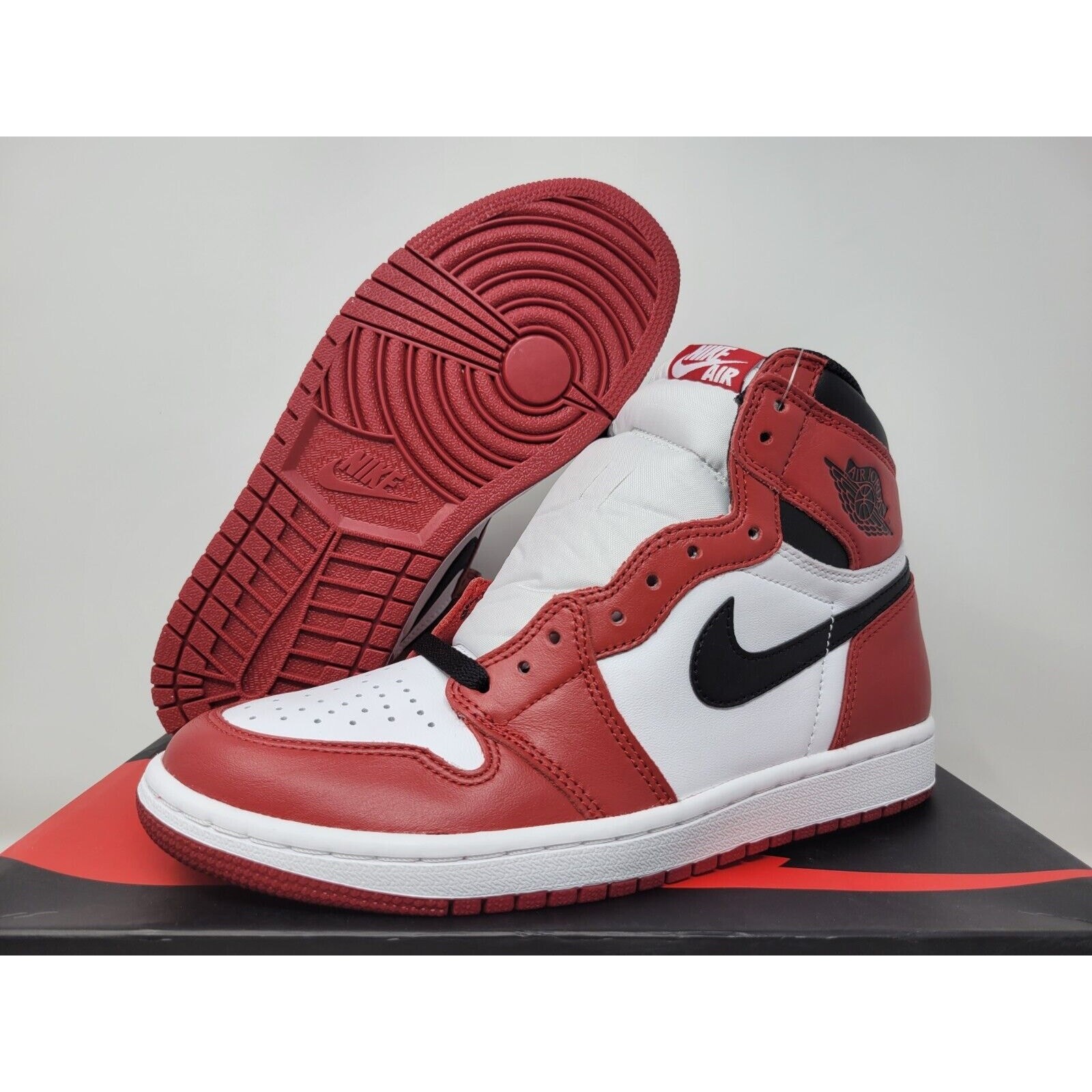 Nike Air Jordan 1 Retro High OG Chicago 2015