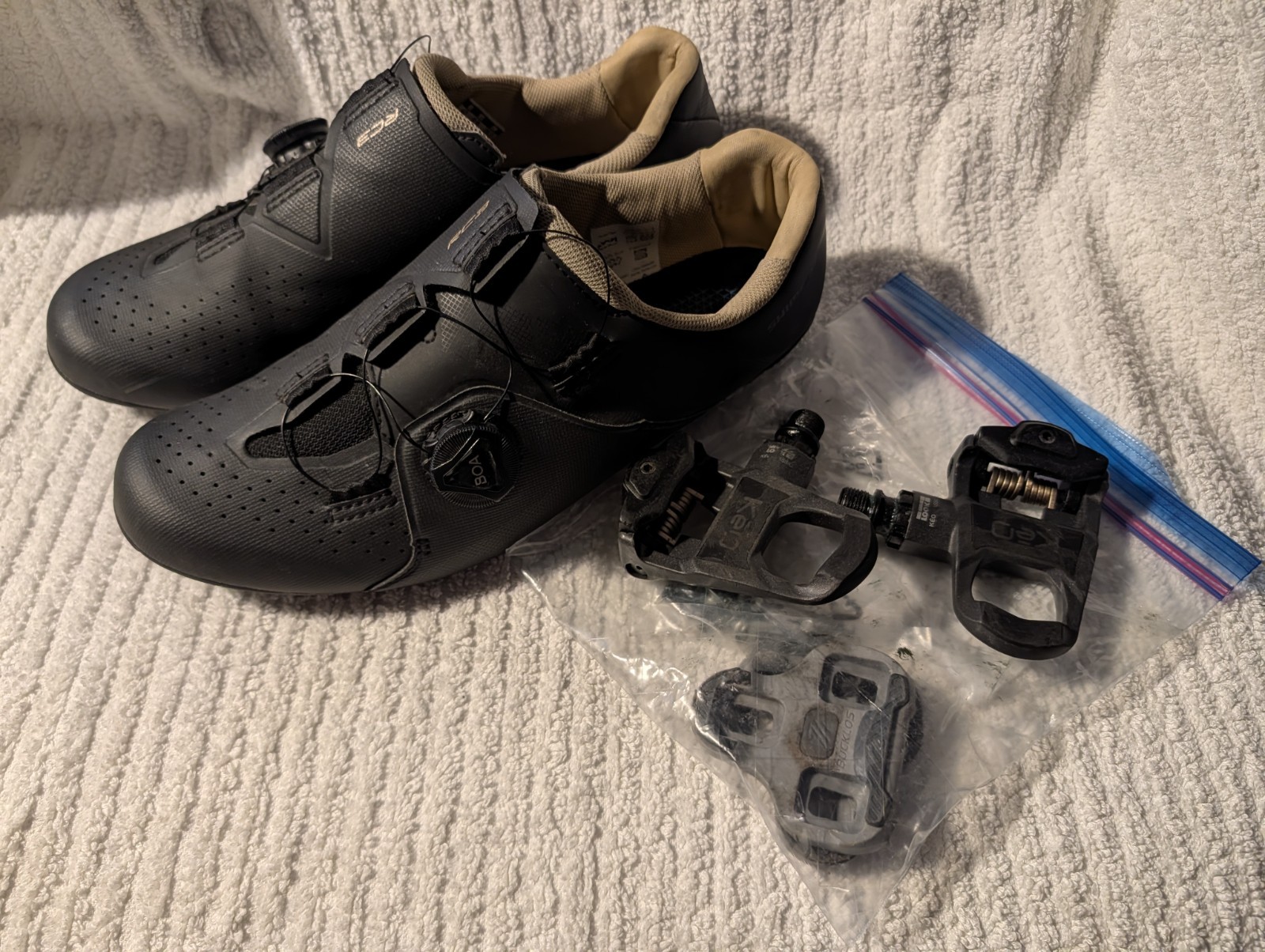 Shimano RC300 W Cycling Shoes. Size 42. Includes Pedals And Cleats. 
