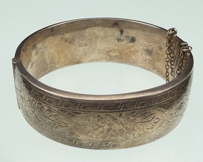 Deakin Francis Sterling Silver Wax-Filled Engraved Hinged Bangle