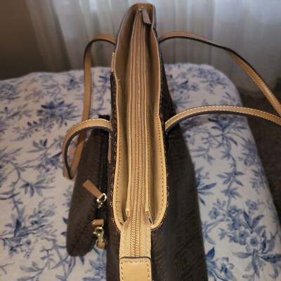 NEW LIZ CLAIBORNE Classic Tan Brown Gold Tote Bag Handbag Purse  Wristlet