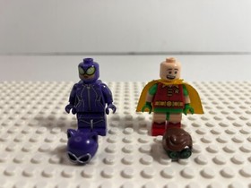 LEGO Superheroes: Robin + Catwomen minifigs only from Catwoman Catcycle Chase