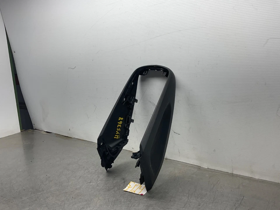 HYUNDAI KONA 2018 - 2020 2021 2022 2023 CONSOLA CENTRAL DELANTERA MOLDURA ENVOLVENTE OEM Foto 2 de 4