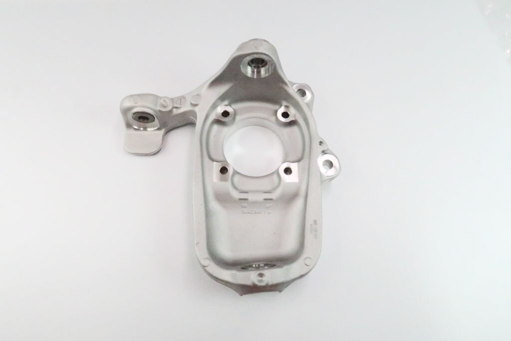Maserati Quattroporte Granturismo right front suspension spindle knuckle