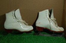 Vintage Riedell size B5 girls ice figure skates w/John Wilson Coronation blades