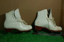 Vintage Riedell size B5 girls ice figure skates w/John Wilson Coronation blades