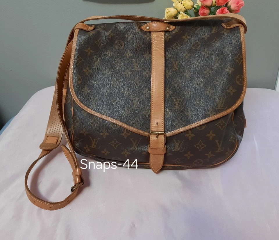 Bolso Bandolera Louis Vuitton Samur 35 Monograma Lona Hombro  Foto 2 de 4