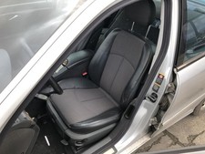Mercedes E Klasse W211 Sitz vorn links Fahrersitz Teilleder Stoff Heizung 