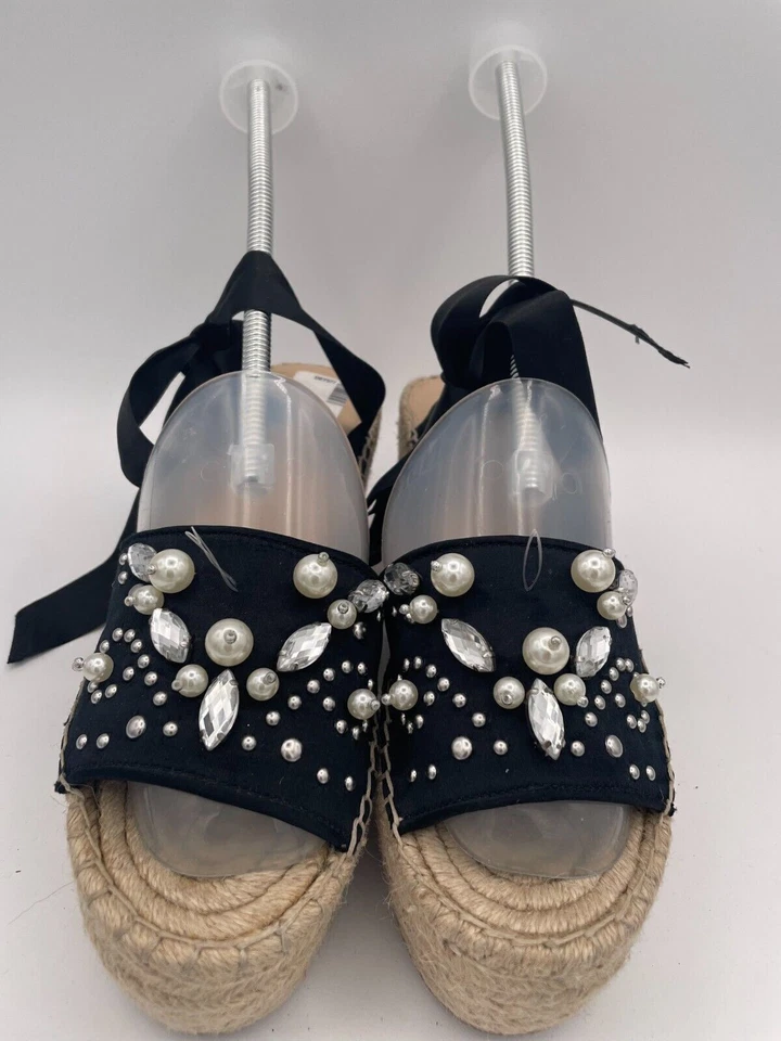 Sandalia de plataforma Guess para mujer talla 7M cuero negro sin cordones punta abierta GWRAZZLE Foto 2 de 4