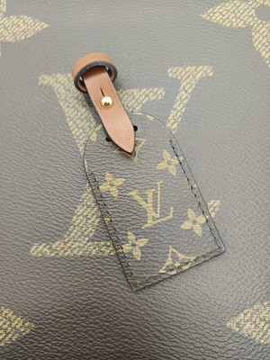 ORIGINAL LOUIS VUITTON CHARM