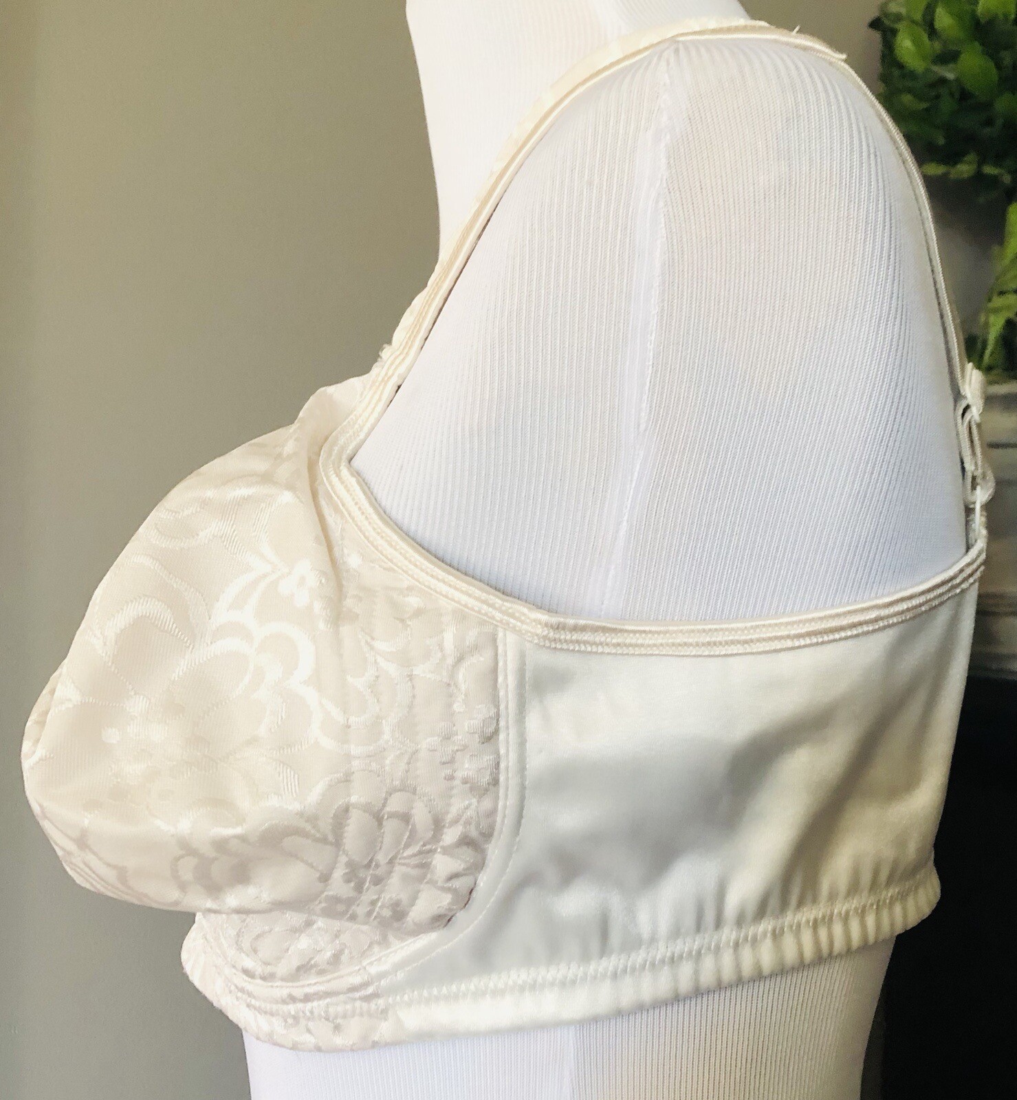 Playtex Minimizer Bra Sz 42DD Off White Wireless Unpadded Floral