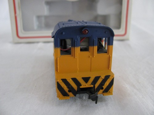 Model Power HO Chessie System B&O 6710 Porter Hustler Diesel Locomotive Switcher - Picture 5 of 14
