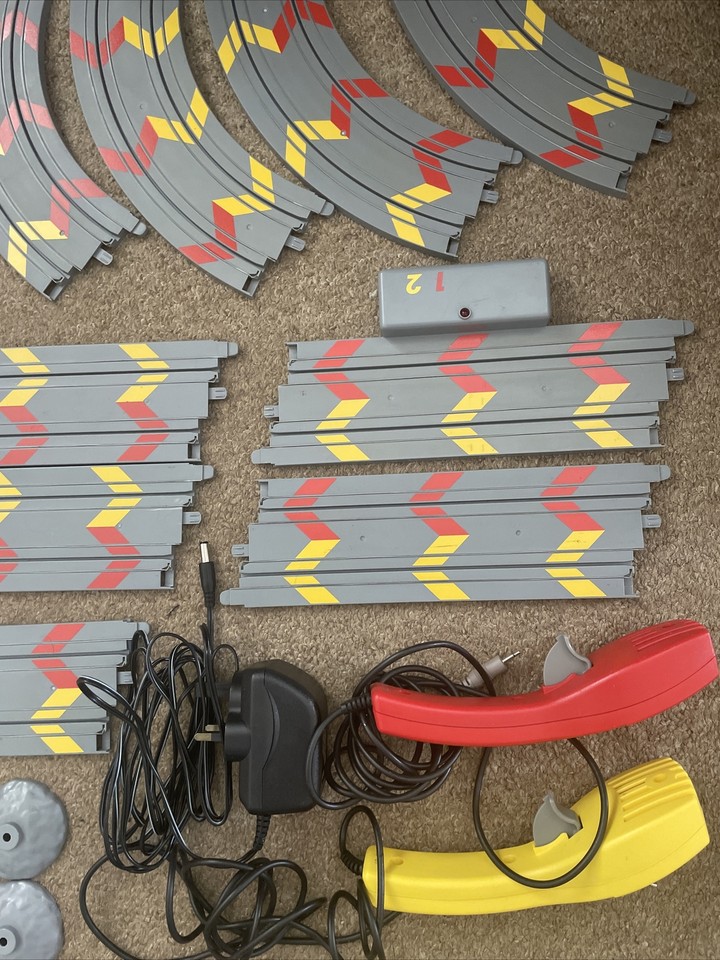 MICRO SCALEXTRIC ORIGINAL GREY TRACK + HAND THROTTLES AND POWER SUPPLY