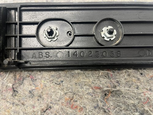 1981-1991 CHEVY CUSTOM DELUXE DASH VENT TRIM BEZEL W/ EMBLEM AND VENTS 14023038 - Picture 16 of 16