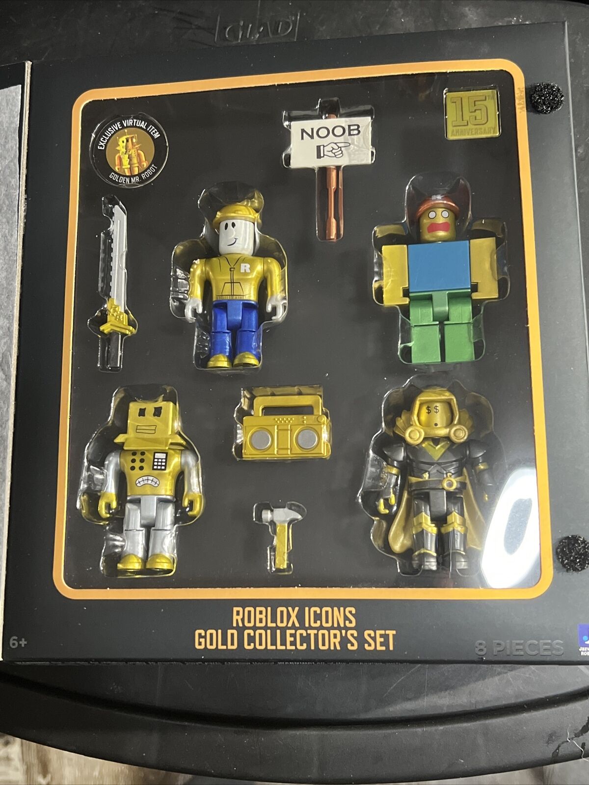 Roblox 15th Anniversary Roblox Icons Gold Collectors Set Exclusive 3 Action  Figure 4-Pack Builderman, Mr. Robot, Classic Noob Dominus Aureus Dude  Jazwares - ToyWiz