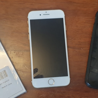 Apple iPhone 7 32 GB Gold +Zubehörpaket (Hülle, + 2 Neues Schutzglas +Ladekabel