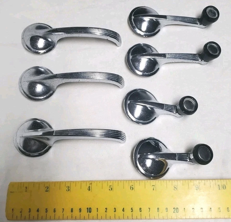 Juego de manijas interiores Chevrolet 1953-1960 usadas, algunas picaduras de 1957 Bel Air Wag Foto 2 de 4