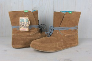 sanuk moccasin boots