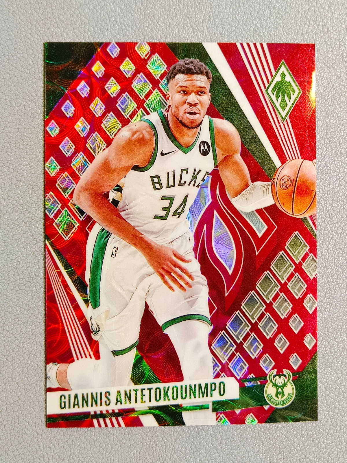 2023-24 Phoenix Giannis Antetokounmpo 44/75 Red Scope International Prizm #176