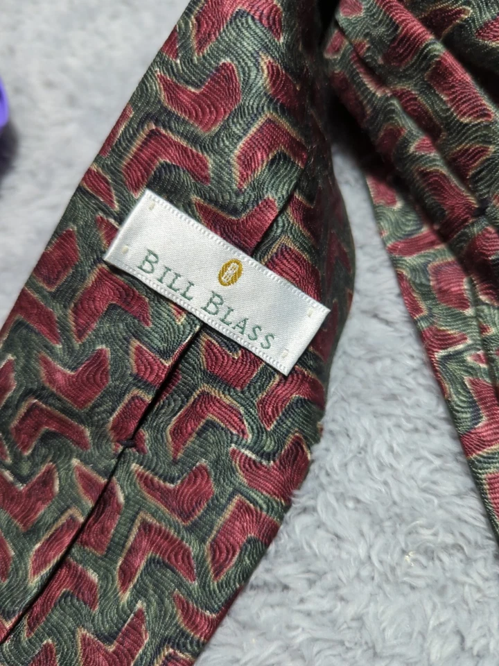 Corbata Bill Blass patrón geométrico de seda Foto 3 de 4