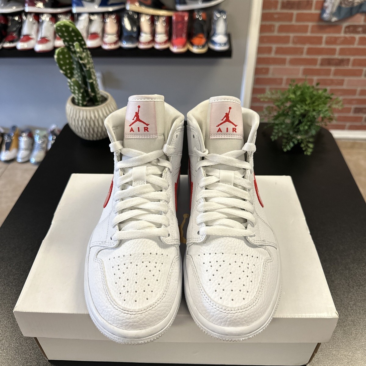 NIKE 2020 Women's Air Jordan 1 Mid White University Red