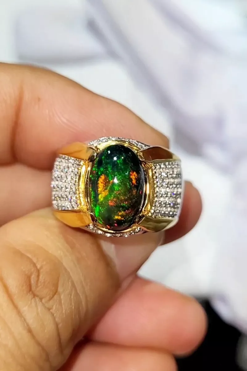 CRYSTAL CLEAR 14KT YELLOW GOLD AUSTRALIAN OPAL RING