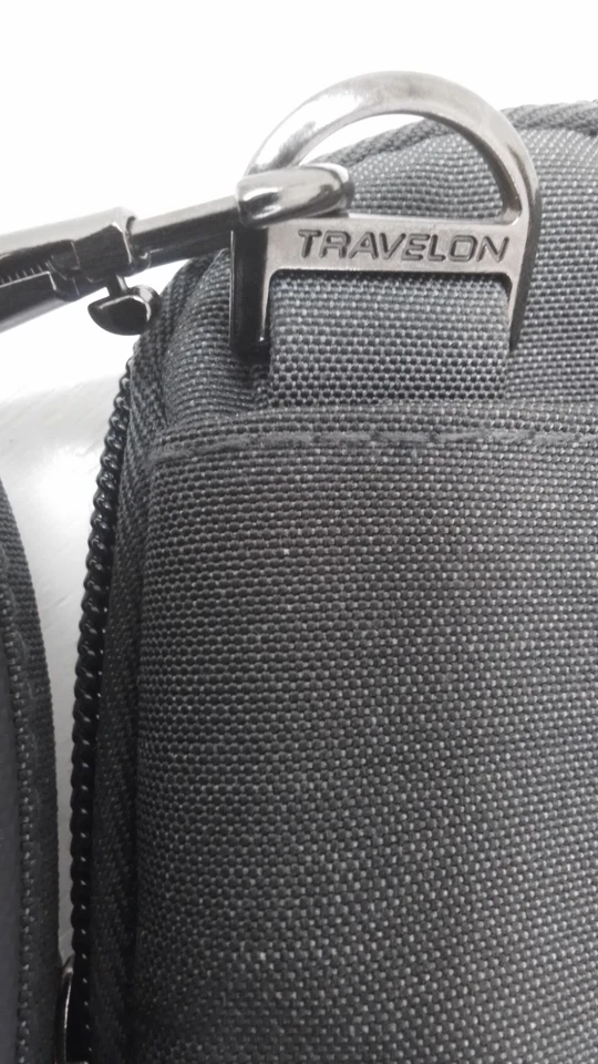 Mini Bandolera Travelon Antirrobo Estadio con Bloqueo RFID Foto 3 de 4