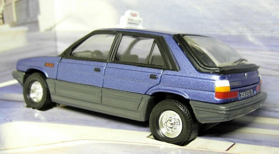 Corgi 1/36 CC06401 Renault 11 View To a Kill James Bond Diecast model car - Image 3 of 4