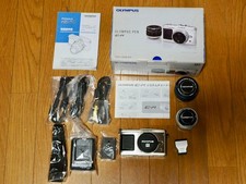 Olympus PEN E-P1 Silver 12.3 MP  14-42mm, 17mm Twin Lens Kit w/Box