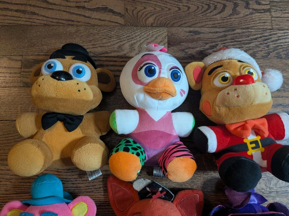 Lote de 9 Funko de peluche Five Nights At Freddy's de 7" Foto 2 de 4
