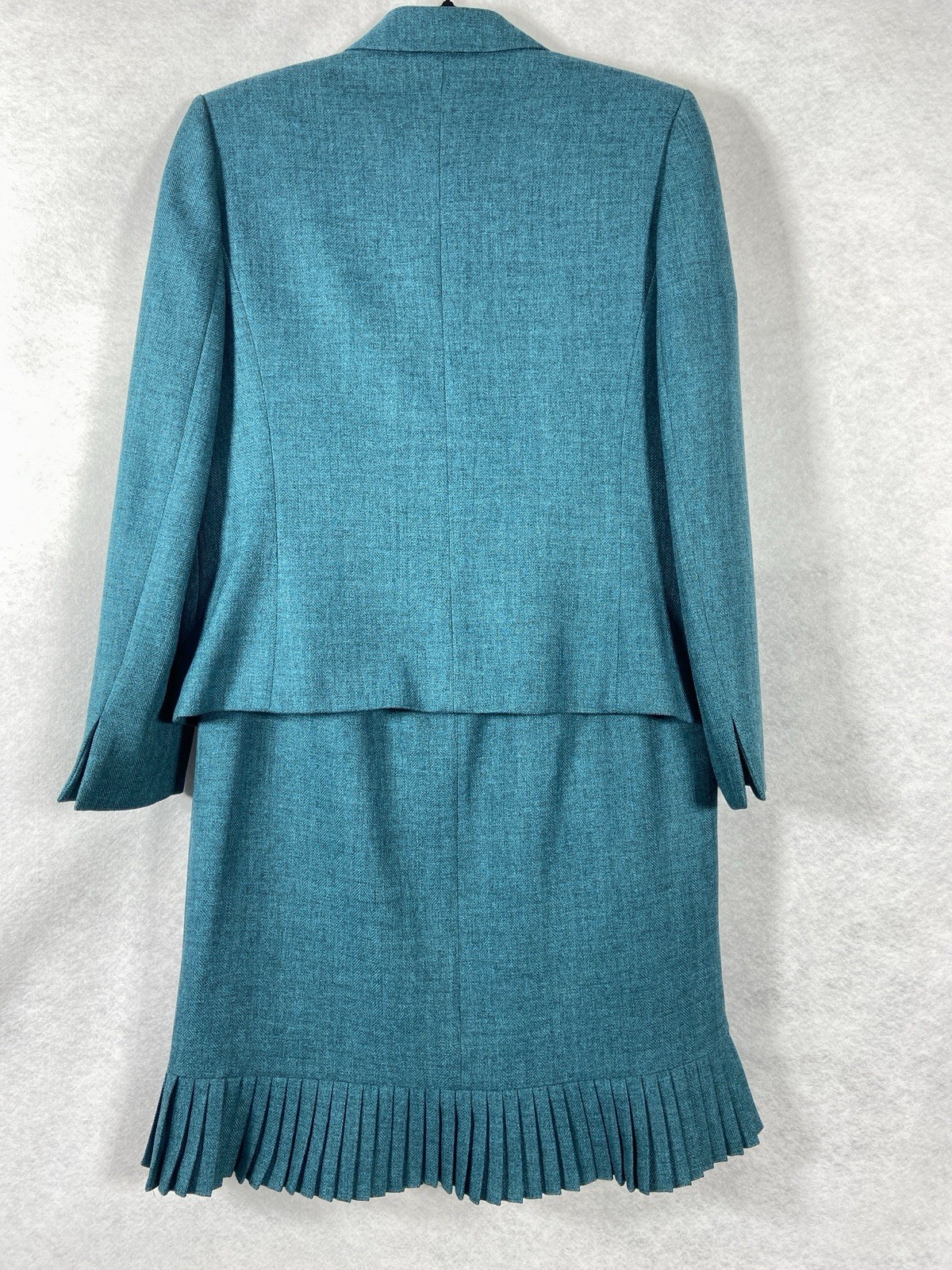 Le Suit 2PC Skirt Suit Women’s 10 Teal Blazer Buttons Long Sleeves Pleated Hem