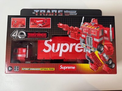 Supreme Transformers G1 Optimus Prime Figur SS25 Week 8 Hasbro Hypebeast 