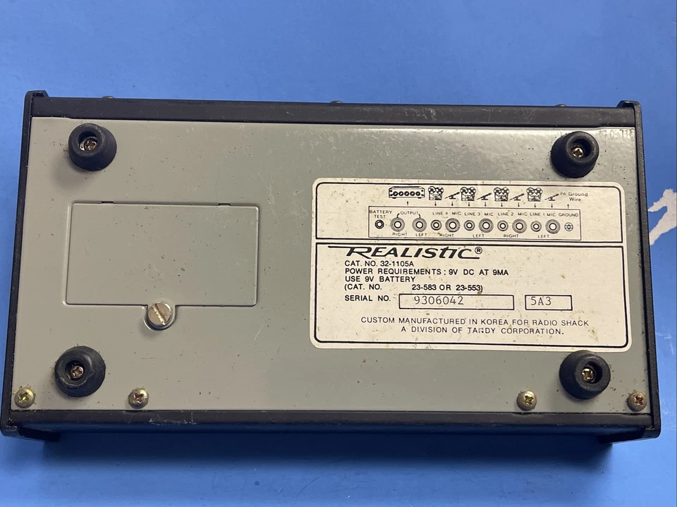 Realistic 4 Channel Stereo Microphone Mixer 32-1105A - Image 2 of 3