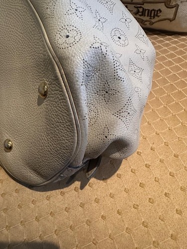 Autentica borsa Louis Vuitton Monogram Mahina Shoudler in pelle bianca avorio - Foto 7 di 15