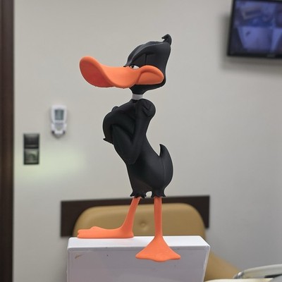Exclusive Daffy Duck 8.3  Figurine
