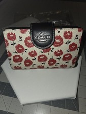 COACH CBO38 Medium Corner Zip Wallet W/ Floral Print