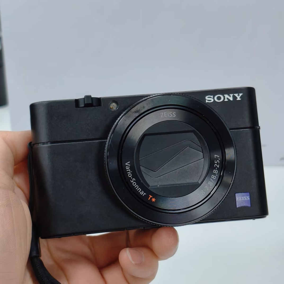 SONY　DSC-RX100M5 Amazon.com : Sony Cyber-Shot DSC-RX100 V 20.1 MP Digital Still