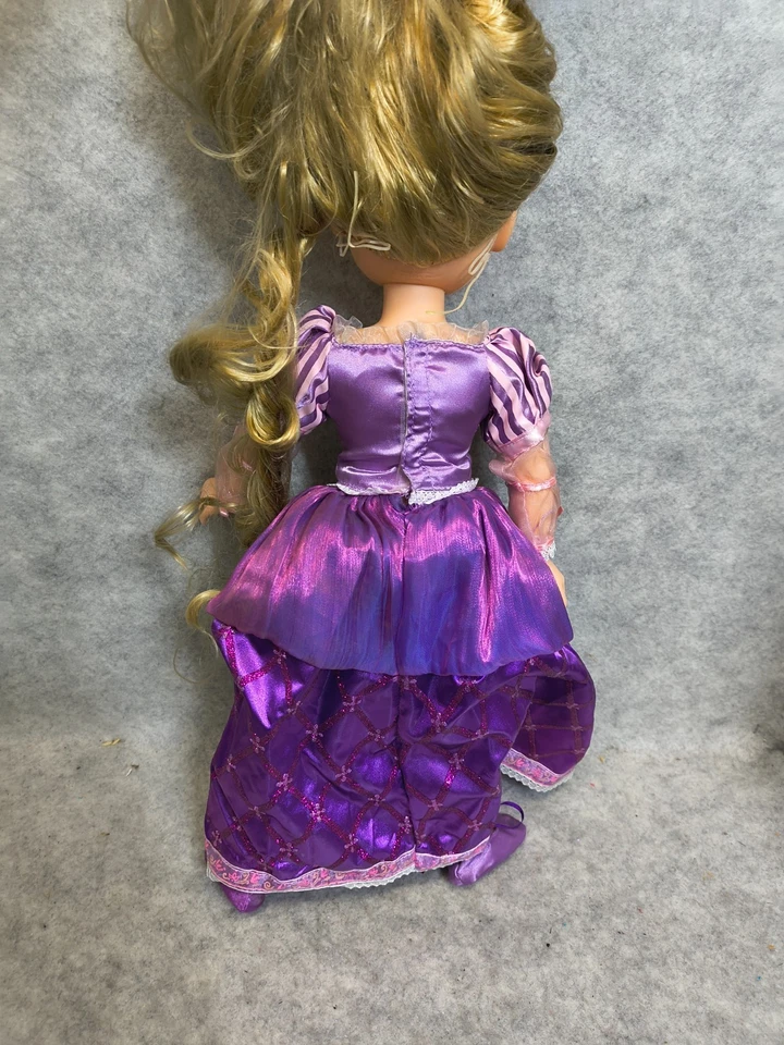 Muñeca articulada Jakks Pacific 2010 18" Disney Princess Me Tangled Rapunzel Foto 3 de 4