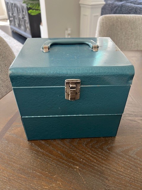 Bruce 12 Place Deluxe 8mm Film/ Movie Reel Chest Box Case Classic BLUE Handle