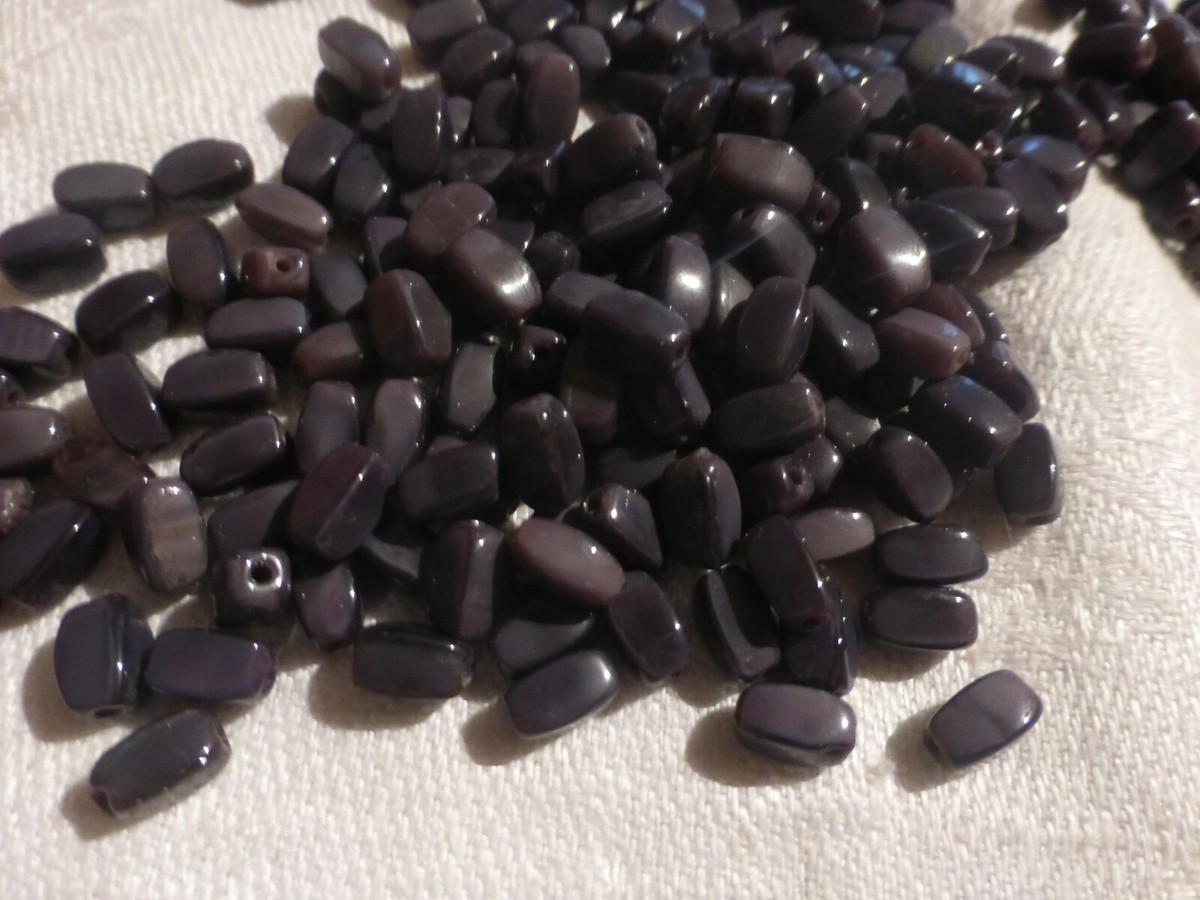 Lot De 300 Perles Anciennes En Verre - Forme Grain De Riz - Couleur Violet Aubergine