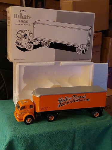 ATTRACTIVE & TOUGH 1ST GEAR 1953 WHITE 3000 TRACTOR, 30 FT TRAILER 1/34 SCALE - Foto 1 di 12