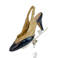 Vintage 1950s leather wing tip heels 7 tan black leather pumps slingback kitten