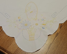 VTG HAND EMBROIDERED WHITE TABLECLOTH WITH A HAND CROCHETED EDGING - 48" SQUARE