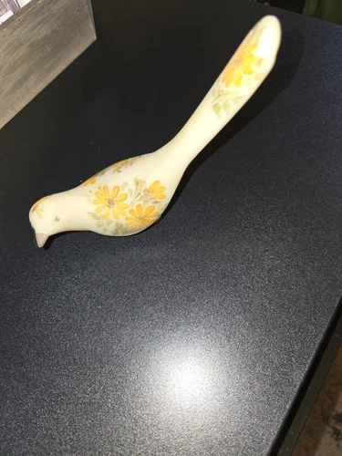 Fenton Art Glass Bird Figurine Daisies Custard Satin Long Tail Signed