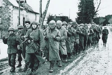WW II - Usa  Photo --    Americans Soldiers   P O W`s - Battle Of The Bulge