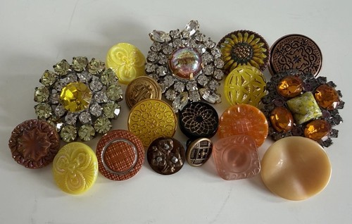 Mixed Lot of 18 Buttons Antique Vintage & New Glass & Metal Collectibles Yellows