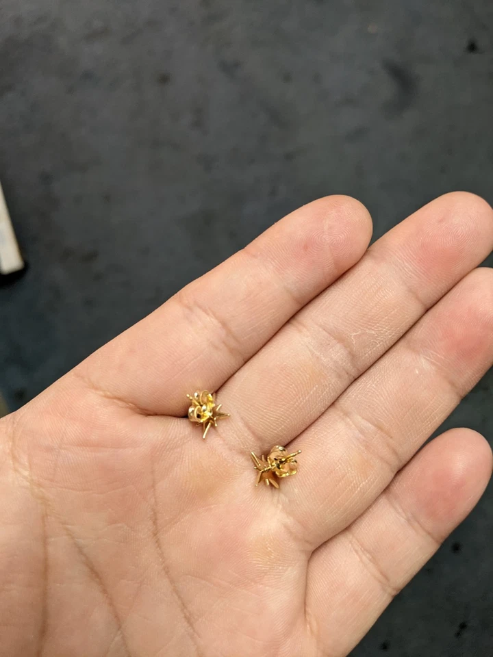 Pendientes Northstar oro macizo 14k tachuelas de nilo azul Foto 2 de 4