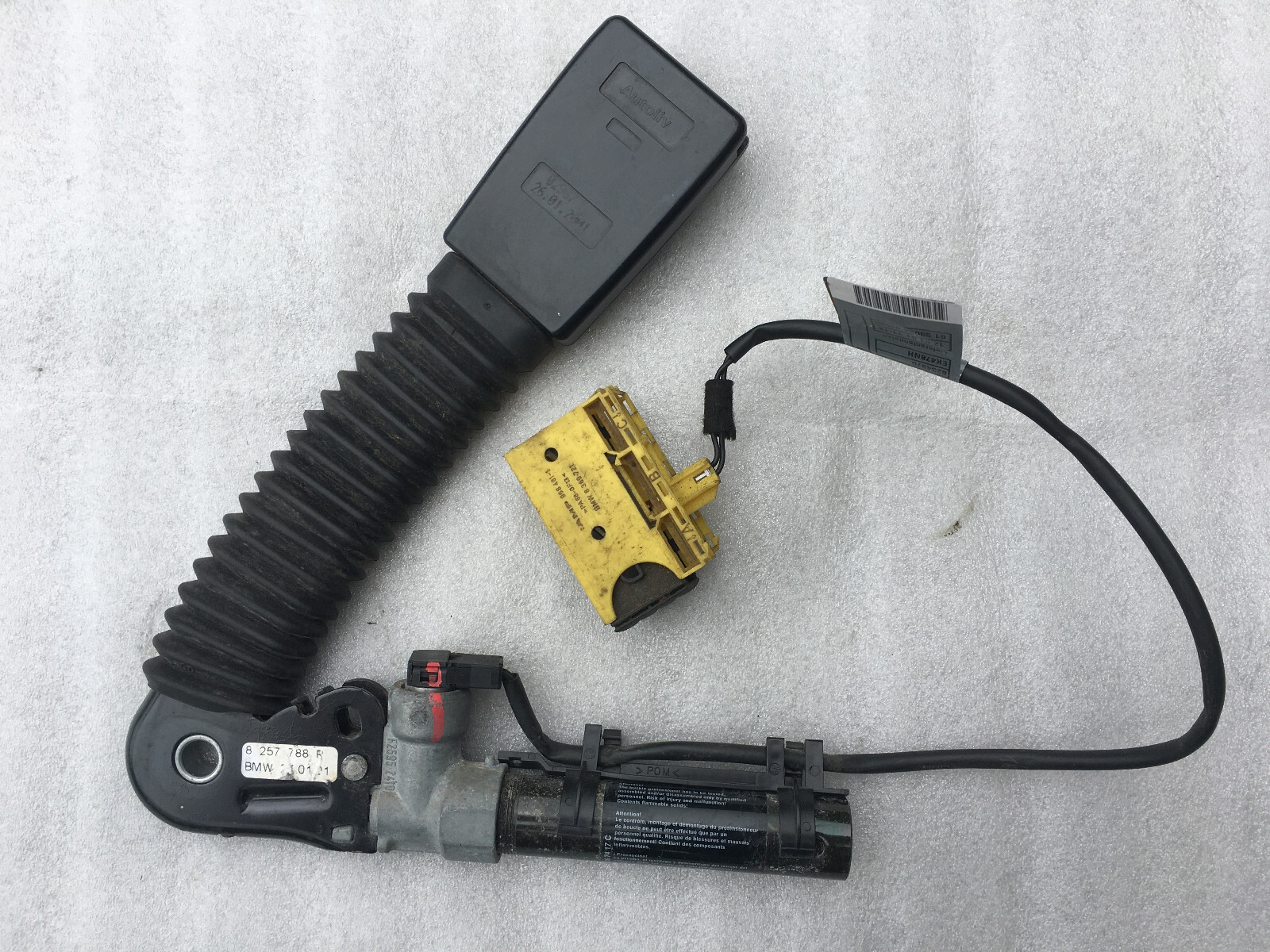 BMW OEM Wire, seat belt tensioner/seat plug 8257788 E46 E63 E53 E83 E85